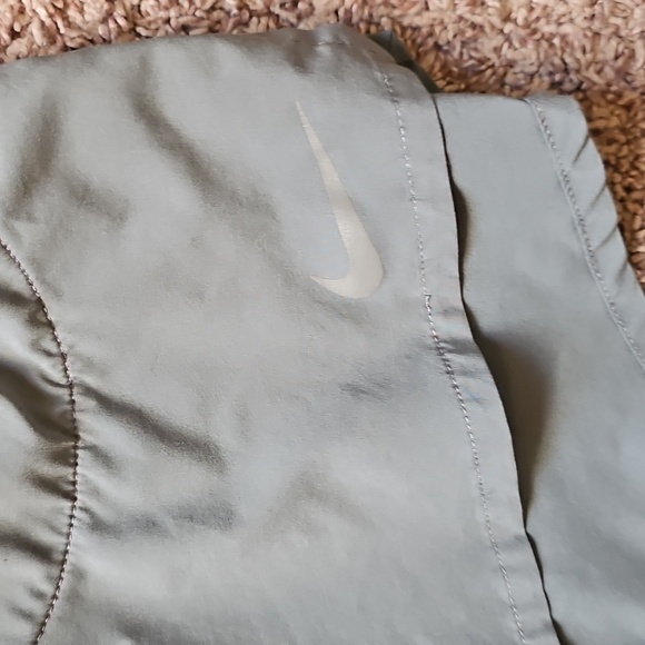 Nike Men's Green Athletic Shorts - Picture 2 of 8